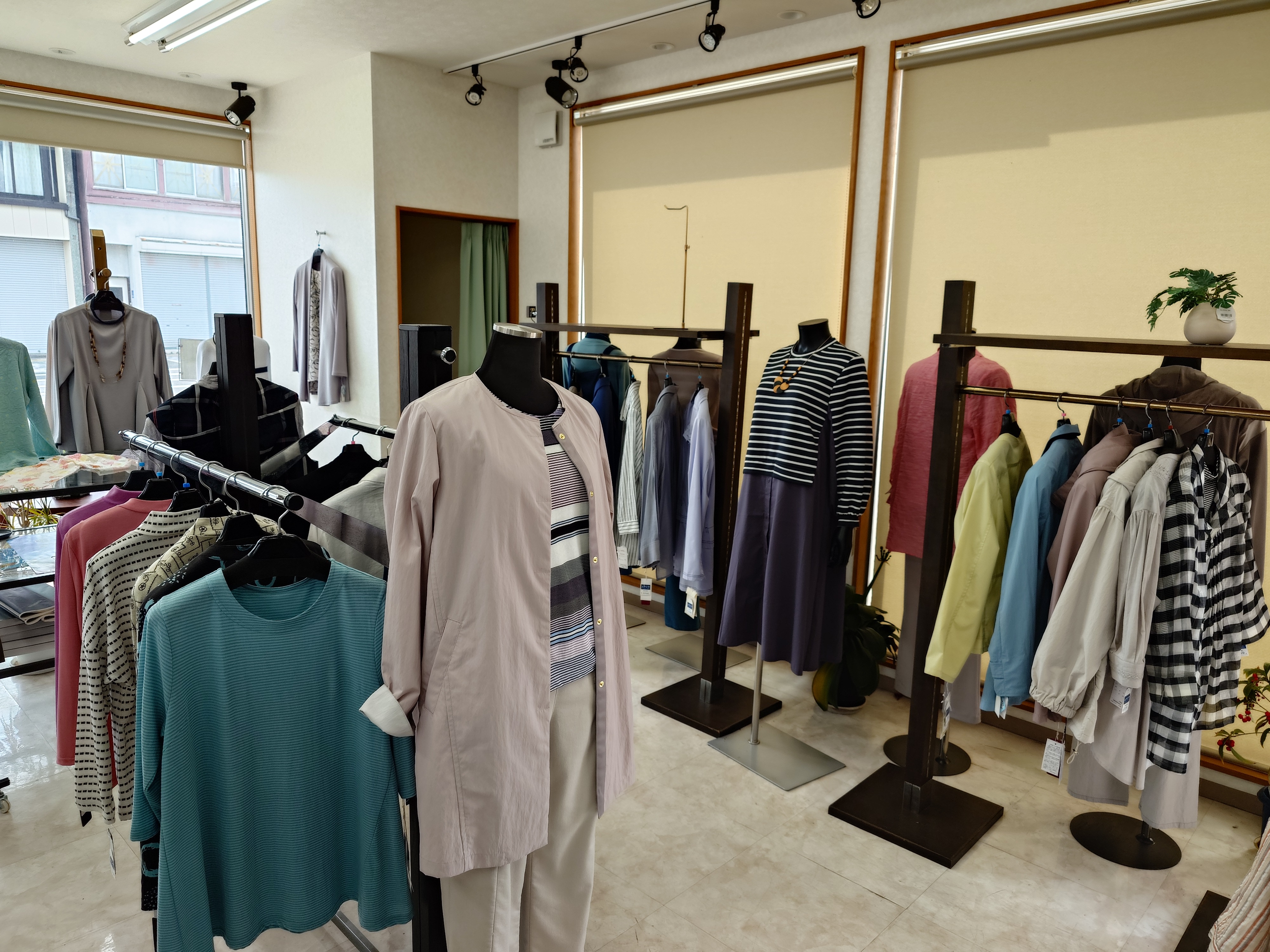 fashion gallery MUSASHI-YA 店内の様子