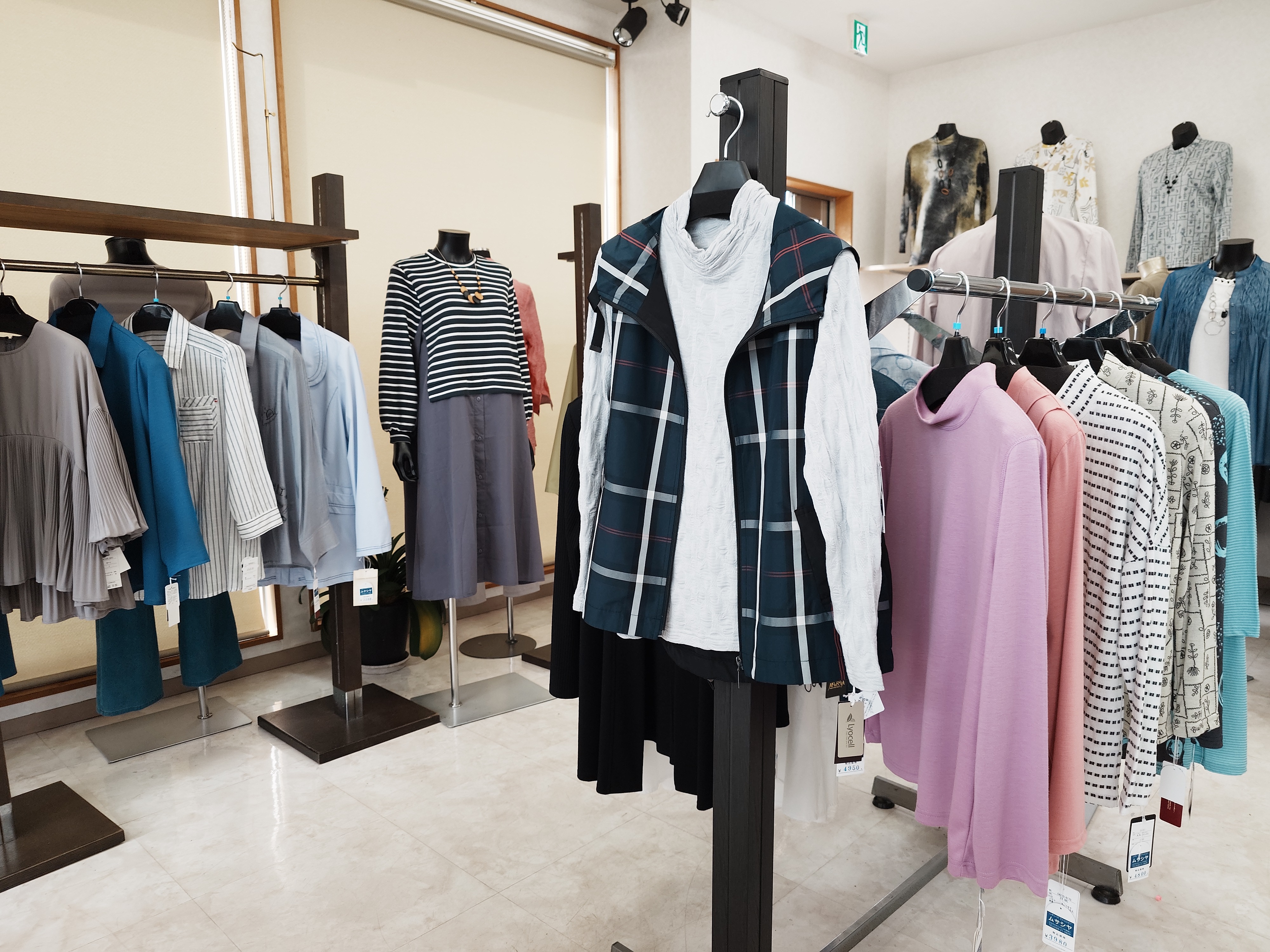fashion gallery MUSASHI-YA 店内の様子